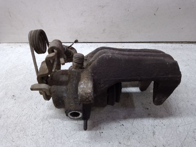 bontott AUDI A4 B6 Bal hátsó Féknyereg Munkahengerrel