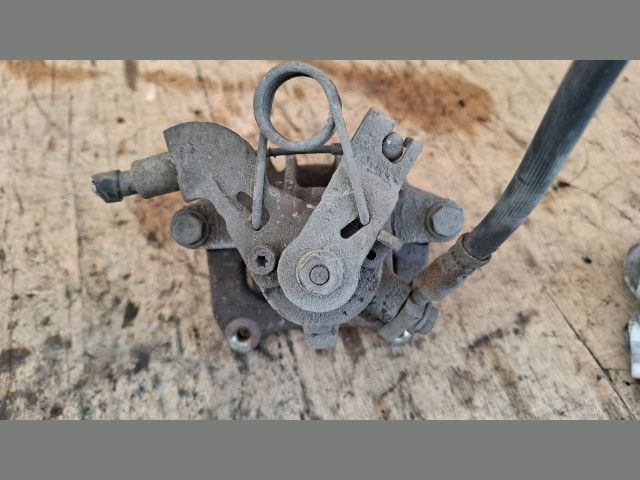 bontott AUDI A4 B6 Bal hátsó Féknyereg Munkahengerrel