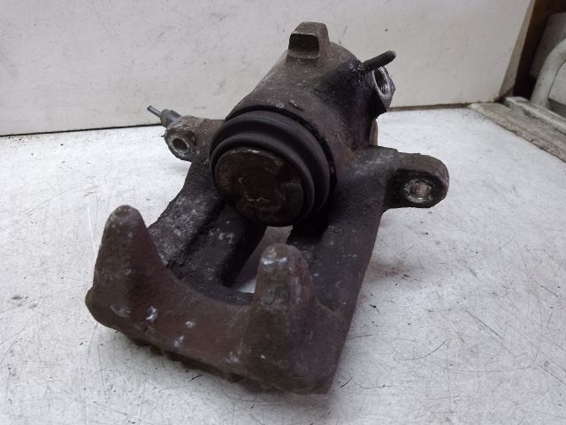 bontott AUDI A4 B6 Bal hátsó Féknyereg Munkahengerrel