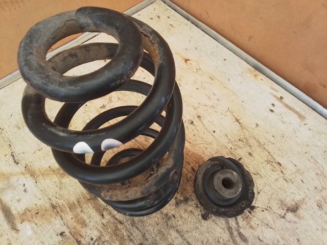 bontott AUDI A4 B6 Bal hátsó Rugó