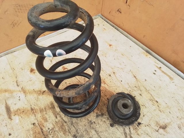 bontott AUDI A4 B6 Bal hátsó Rugó