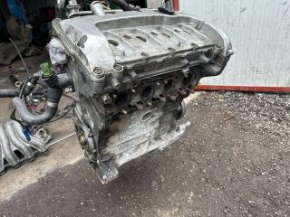 bontott AUDI A4 B6 Motor (Fűzött blokk hengerfejjel)