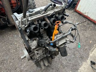 bontott AUDI A4 B6 Motor (Fűzött blokk hengerfejjel)