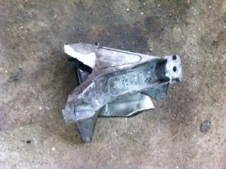 bontott AUDI A4 B6 Motor Tartó Bak Jobb