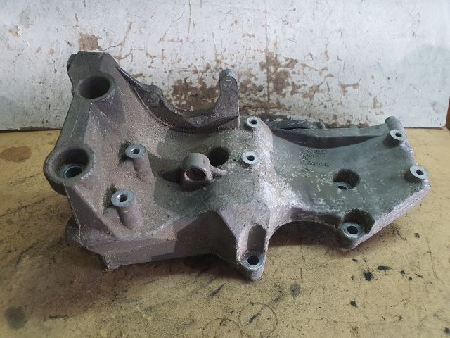 bontott AUDI A4 B6 Generátor Tartó Bak
