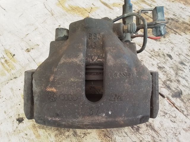 bontott AUDI A4 B6 Jobb első Féknyereg Munkahengerrel