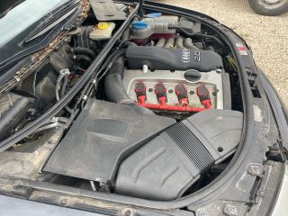 bontott AUDI A4 B6 Motor (Fűzött blokk hengerfejjel)