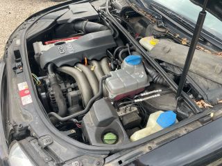bontott AUDI A4 B6 Motor (Fűzött blokk hengerfejjel)