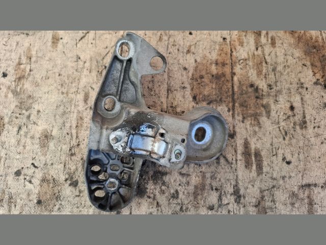 bontott AUDI A4 B6 Motor Tartó Bak Bal