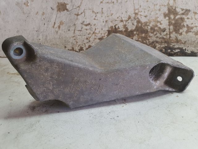 bontott AUDI A4 B6 Motor Tartó Bak (Fém)
