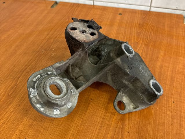 bontott AUDI A4 B6 Motor Tartó Bak (Fém)