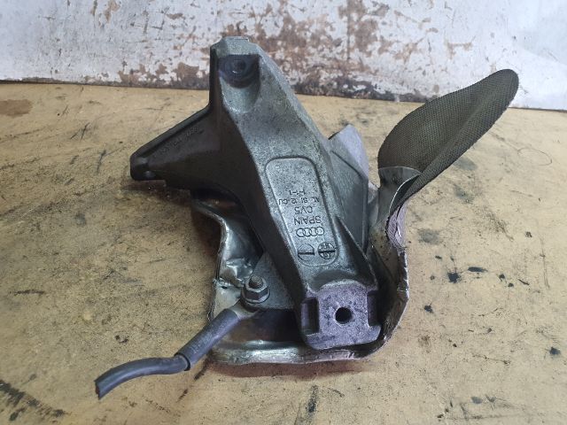 bontott AUDI A4 B6 Motor Tartó Bak (Fém)