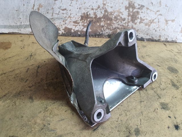 bontott AUDI A4 B6 Motor Tartó Bak (Fém)