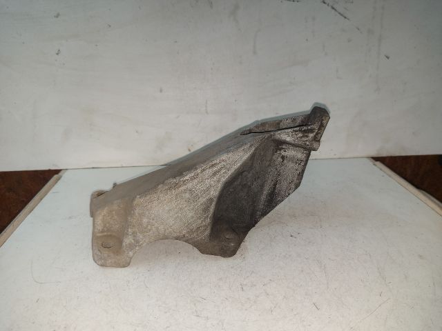 bontott AUDI A4 B6 Motor Tartó Bak (Fém)