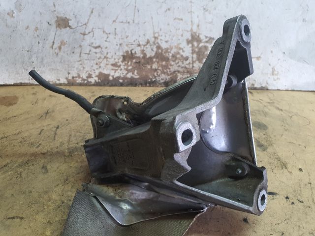 bontott AUDI A4 B6 Motor Tartó Bak (Fém)