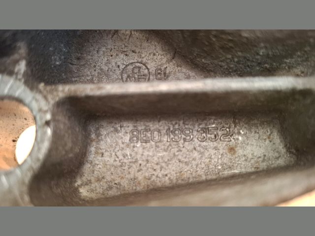 bontott AUDI A4 B6 Motor Tartó Bak Jobb