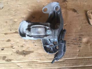 bontott AUDI A4 B6 Motor Tartó Bak Jobb