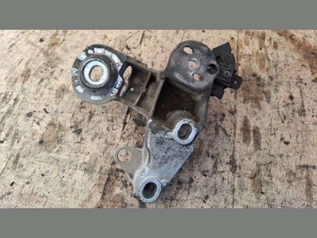 bontott AUDI A4 B6 Motor Tartó Bak Jobb