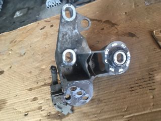 bontott AUDI A4 B6 Motor Tartó Bak Jobb