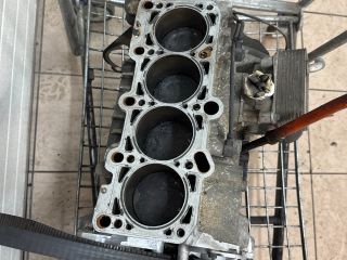 bontott AUDI A4 B6 Motorblokk (Fűzött)