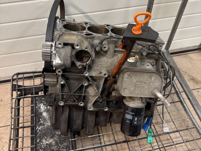 bontott AUDI A4 B6 Motorblokk (Fűzött)