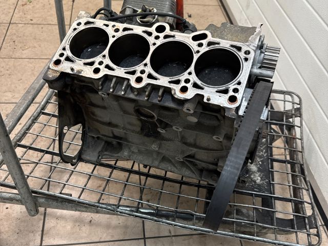 bontott AUDI A4 B6 Motorblokk (Fűzött)