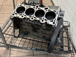bontott AUDI A4 B6 Motorblokk (Fűzött)