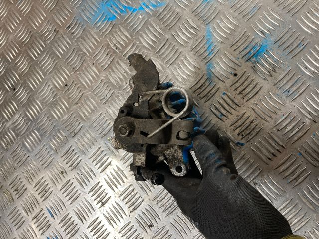 bontott AUDI A4 B6 Bal hátsó Féknyereg Munkahengerrel