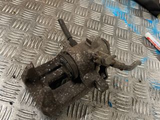 bontott AUDI A4 B6 Bal hátsó Féknyereg Munkahengerrel