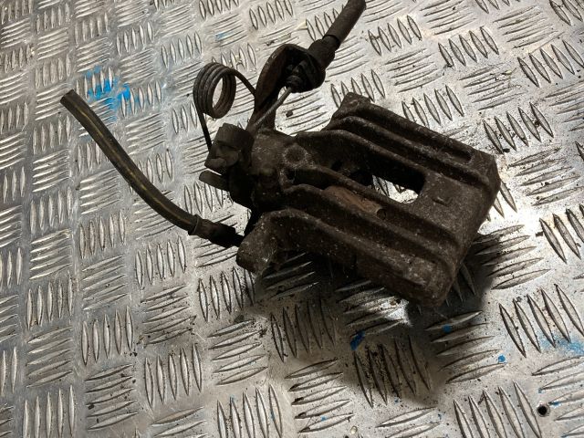 bontott AUDI A4 B6 Bal hátsó Féknyereg Munkahengerrel