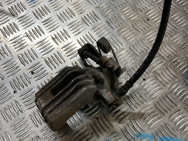 bontott AUDI A4 B6 Jobb hátsó Féknyereg Munkahengerrel