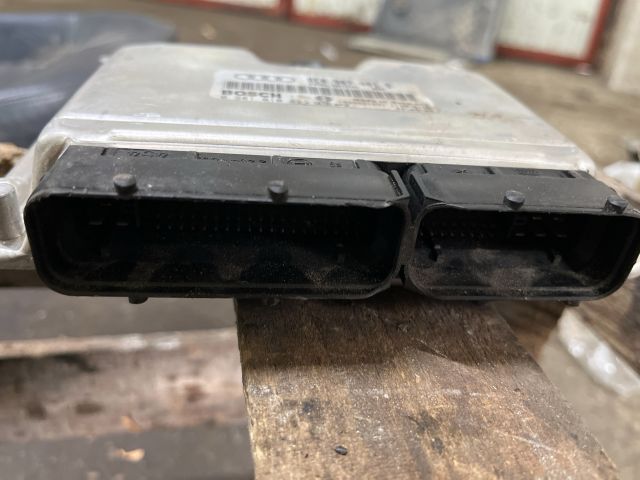 bontott AUDI A4 B6 Motorvezérlő