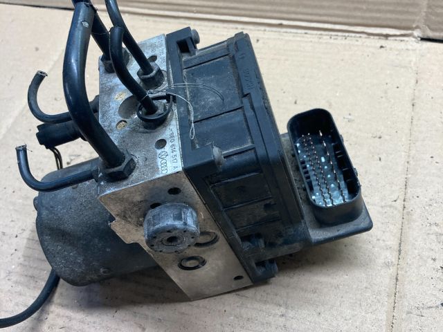 bontott AUDI A4 B6 ABS Kocka