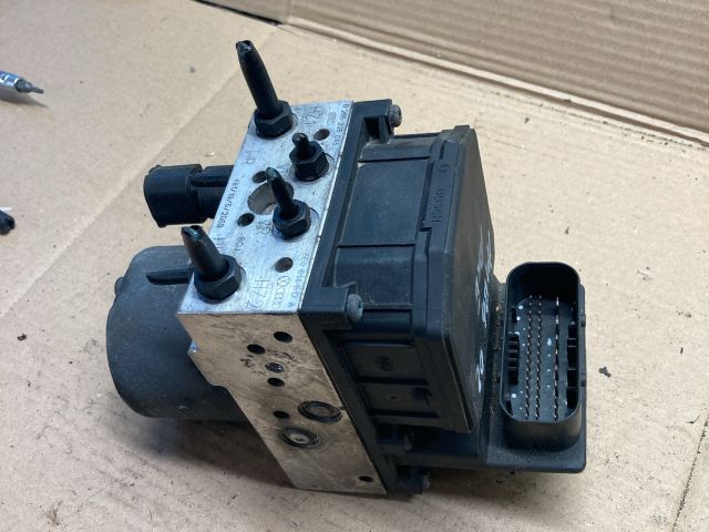 bontott AUDI A4 B6 ABS Kocka