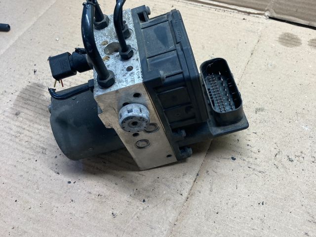 bontott AUDI A4 B6 ABS Kocka