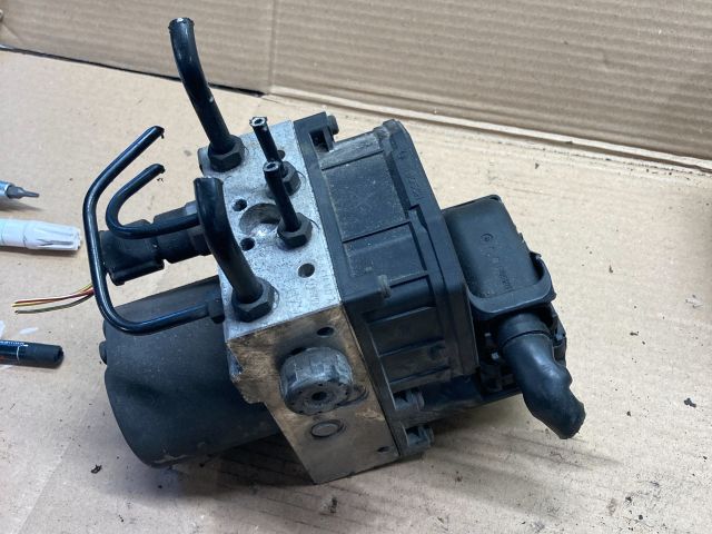 bontott AUDI A4 B6 ABS Kocka