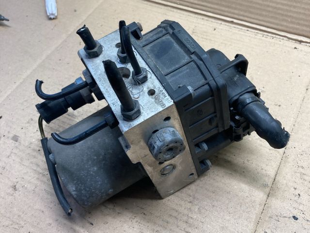 bontott AUDI A4 B6 ABS Kocka