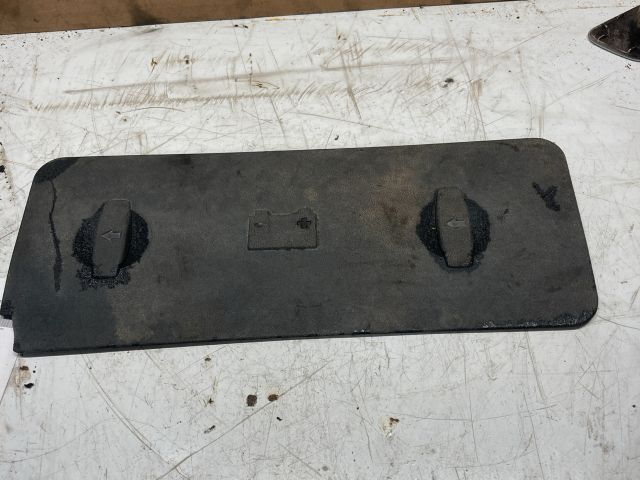 bontott AUDI A4 B6 Akkumulátor Fedél