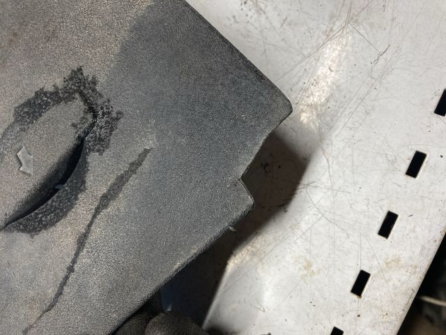 bontott AUDI A4 B6 Akkumulátor Fedél