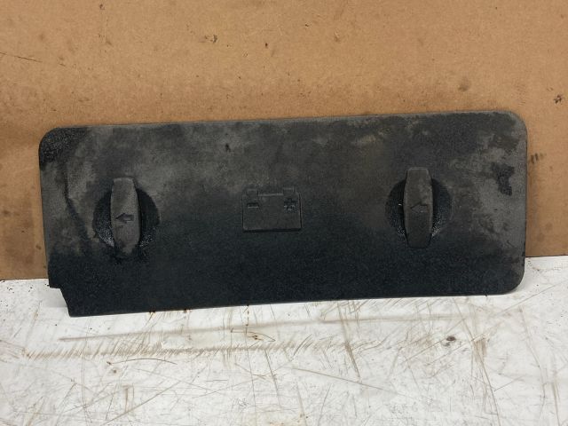 bontott AUDI A4 B6 Akkumulátor Fedél