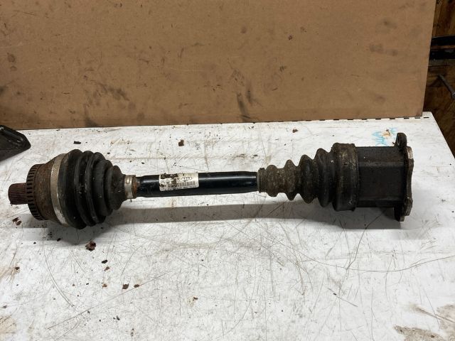 bontott AUDI A4 B6 Bal Féltengely