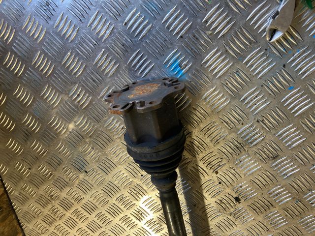 bontott AUDI A4 B6 Bal Féltengely