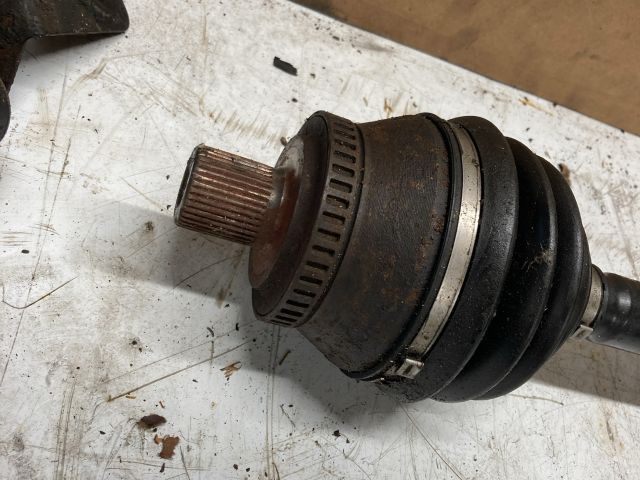 bontott AUDI A4 B6 Bal Féltengely