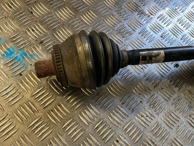 bontott AUDI A4 B6 Bal Féltengely