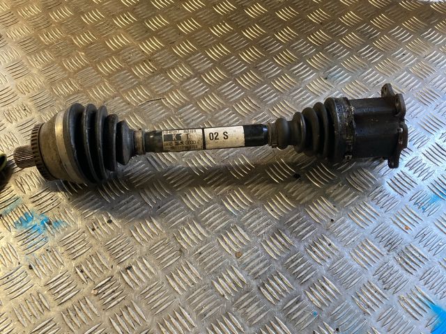 bontott AUDI A4 B6 Bal Féltengely