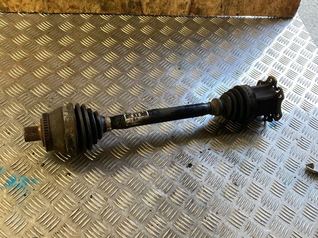 bontott AUDI A4 B6 Bal Féltengely