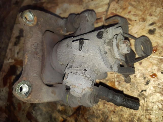 bontott AUDI A4 B6 Bal hátsó Féknyereg Munkahengerrel