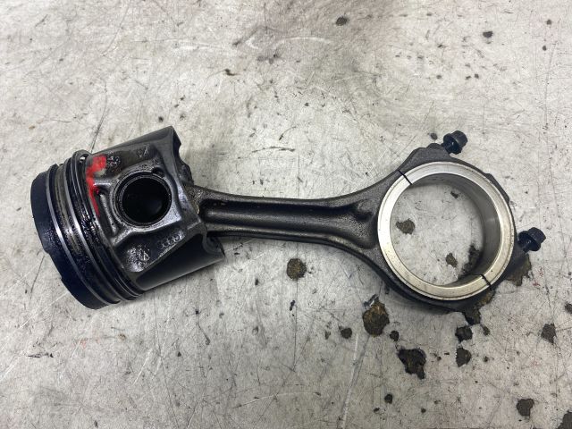 bontott AUDI A4 B6 Dugattyú és Hajtókar