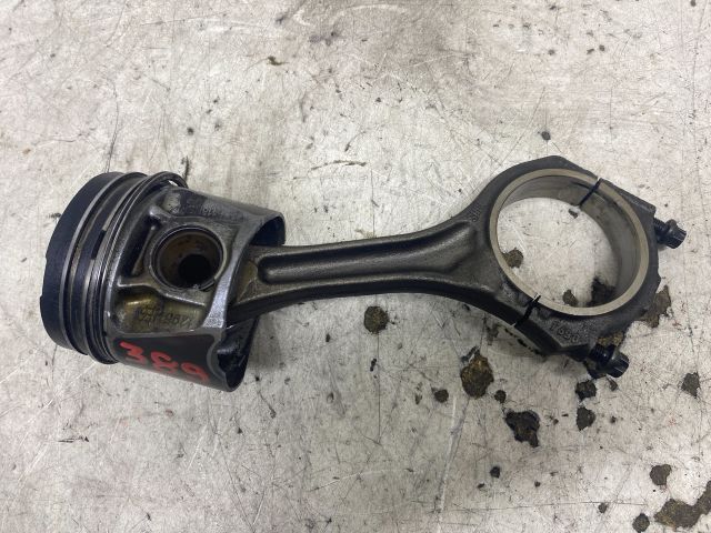 bontott AUDI A4 B6 Dugattyú és Hajtókar