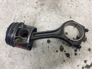 bontott AUDI A4 B6 Dugattyú és Hajtókar